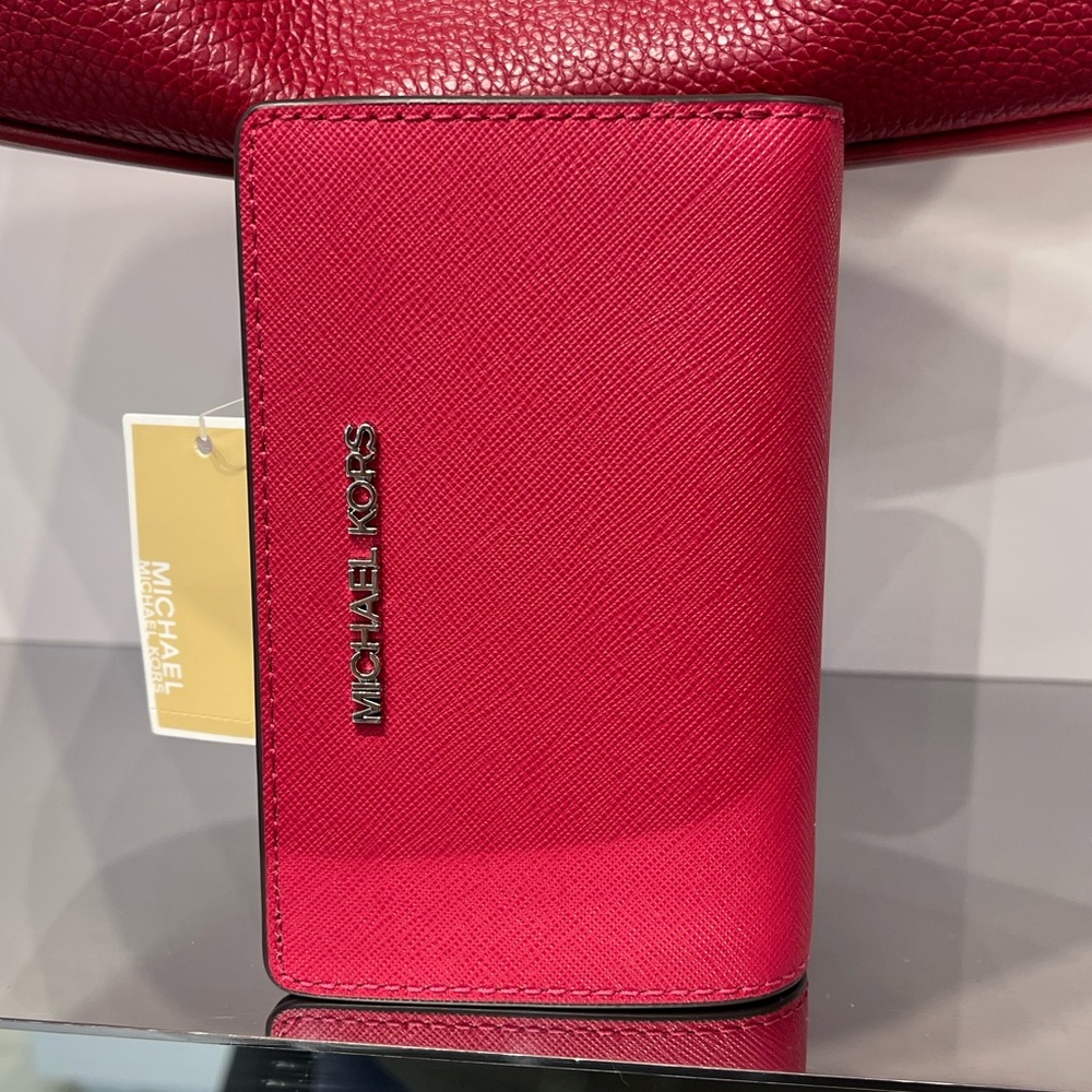 MICHAEL KORS Medium Saffiano Leather Bifold ZP CN Wallet
COLOR DK RASPBERRY
NWT - Picture 12 of 16